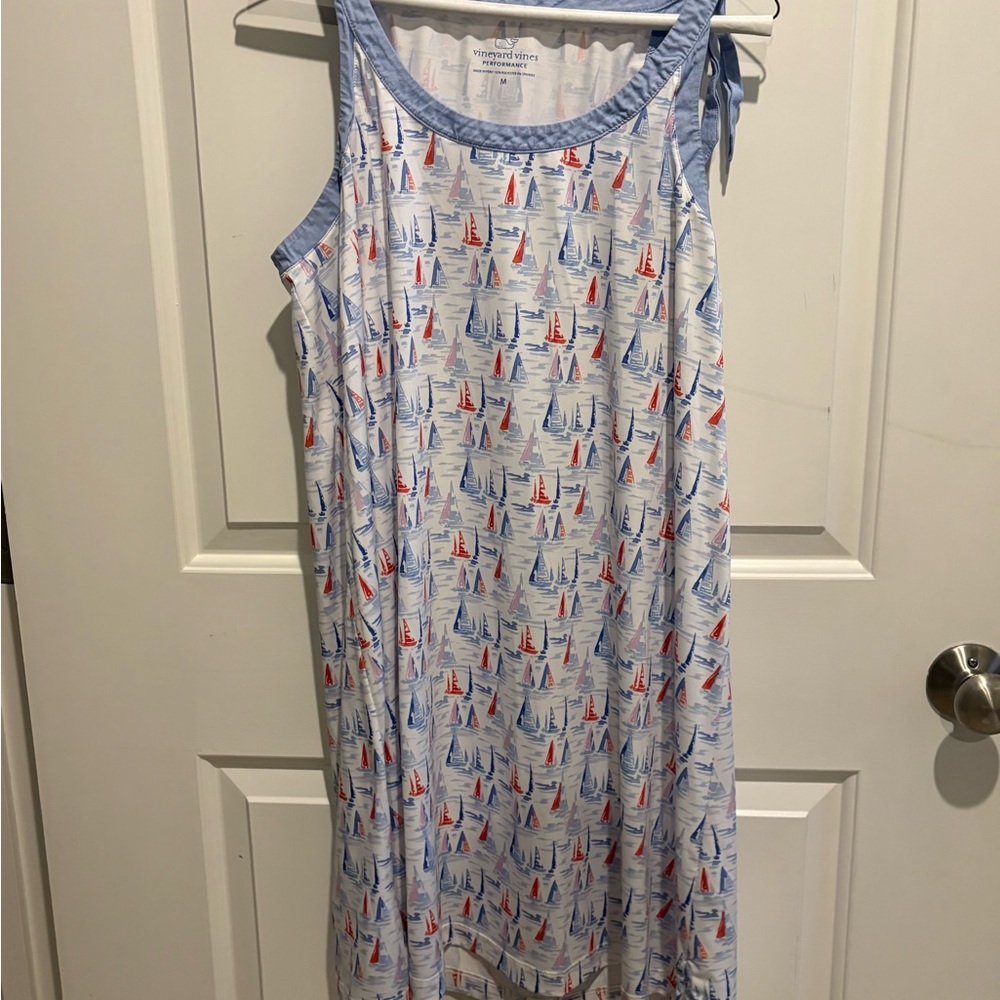 EUC- Vineyard Vines Blue and Red Sailboat Dress in performance fabric, M